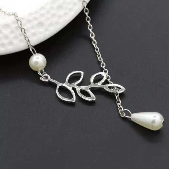 Unique “Land & Sea” Pearl Leaf Beautiful Necklace - Picture 4 of 9